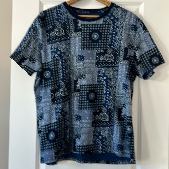 Lucky Brand Indigo Bandana Print Tee Shirt Men's XL - Picture 4 of 13